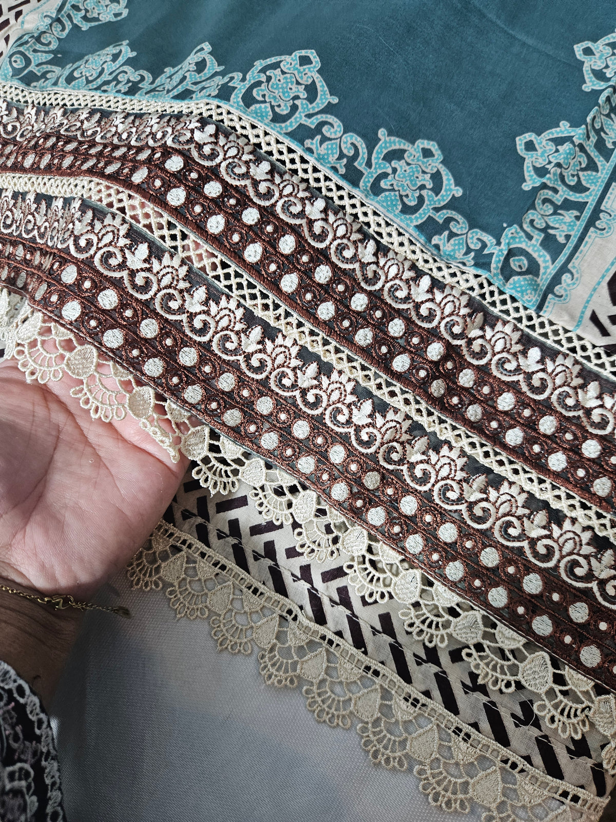 XXL EMBROIDERY LAWN