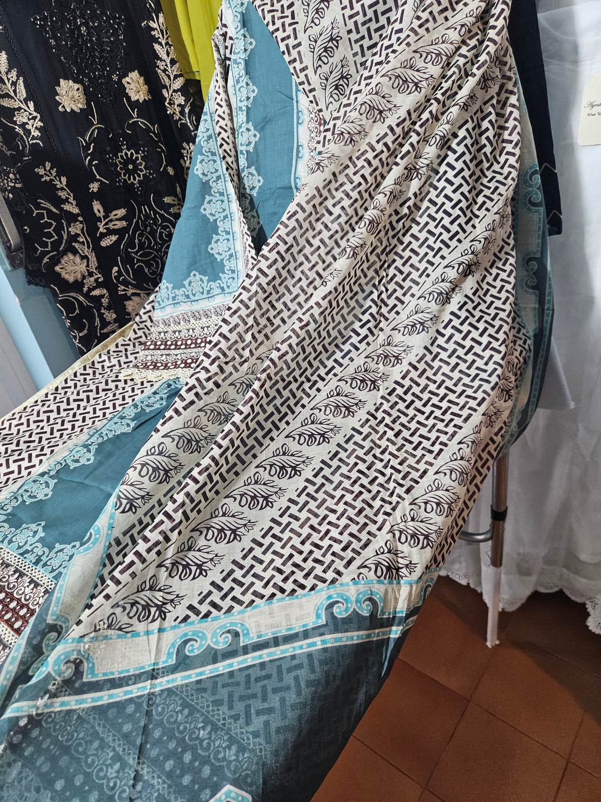 XXL EMBROIDERY LAWN